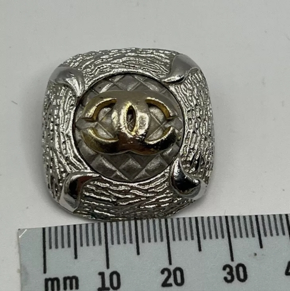 CHANEL Vintage & Rare Silver Two Tone CC Logo Clip-On Earrings Authentic/ ❤️ - Picture 5 of 5